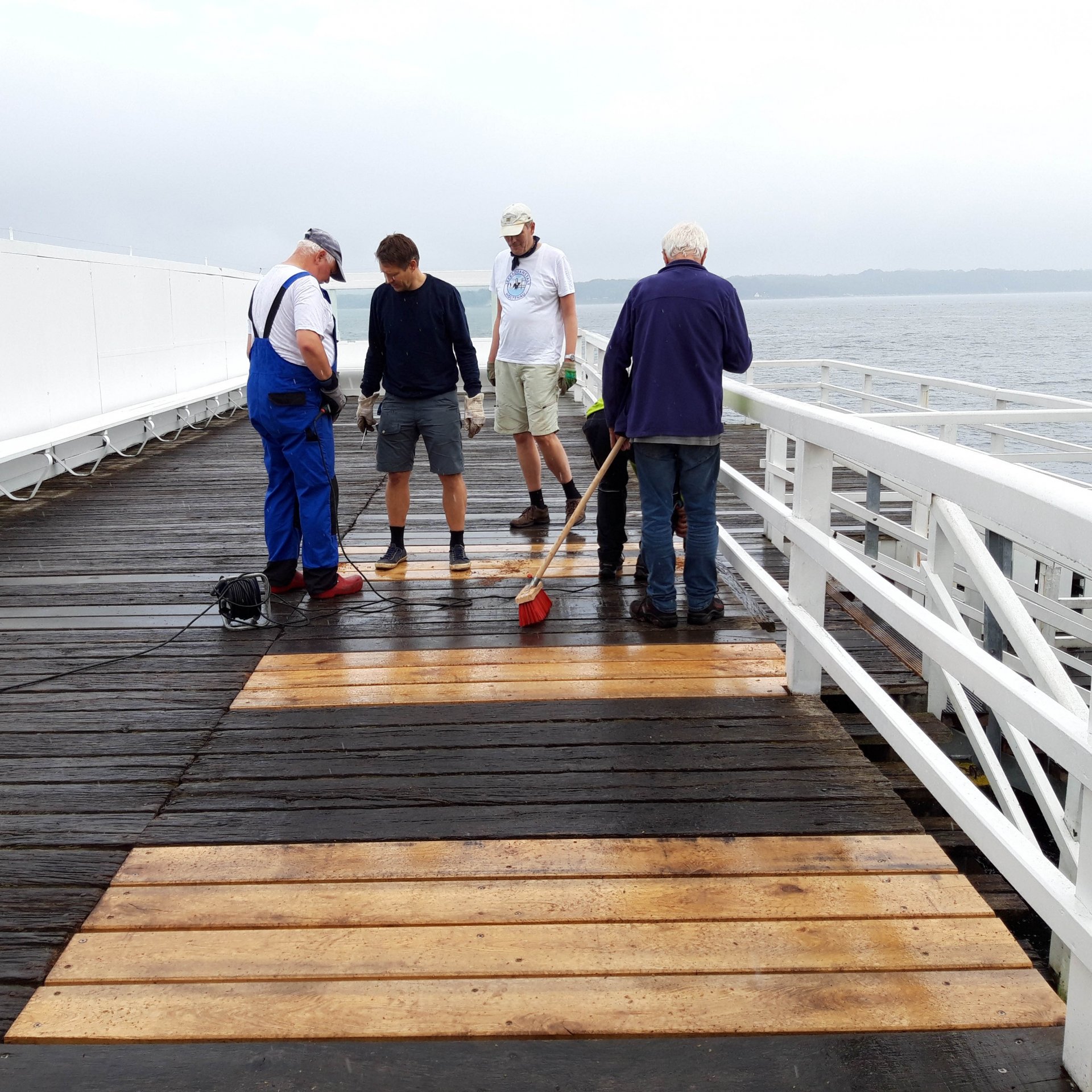 Neue Planken für das Seebad Neue Planken für das Seebad
